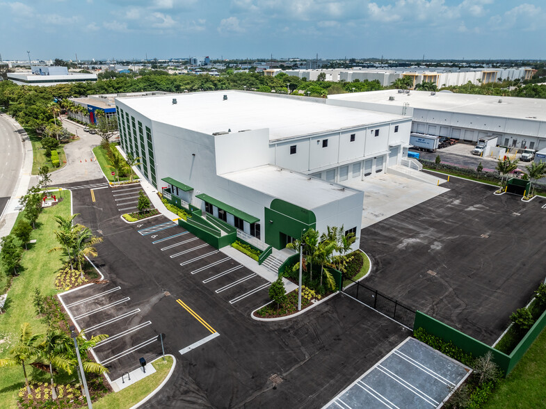 10405 NW 19th St, Doral, FL en alquiler - Foto del edificio - Imagen 1 de 22