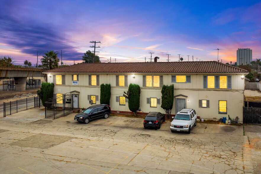 1011 N Willowbrook Ave, Compton, CA en venta - Foto del edificio - Imagen 1 de 31