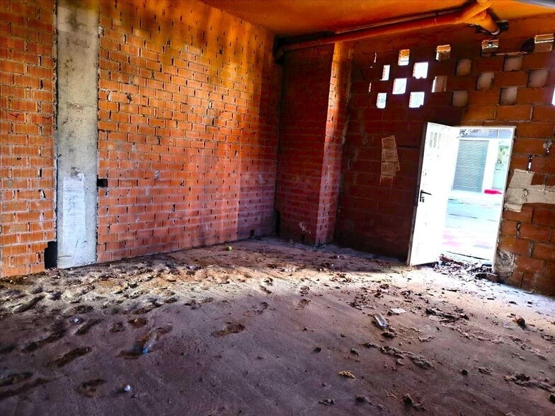 Local en León, León en venta - Foto del edificio - Imagen 2 de 10