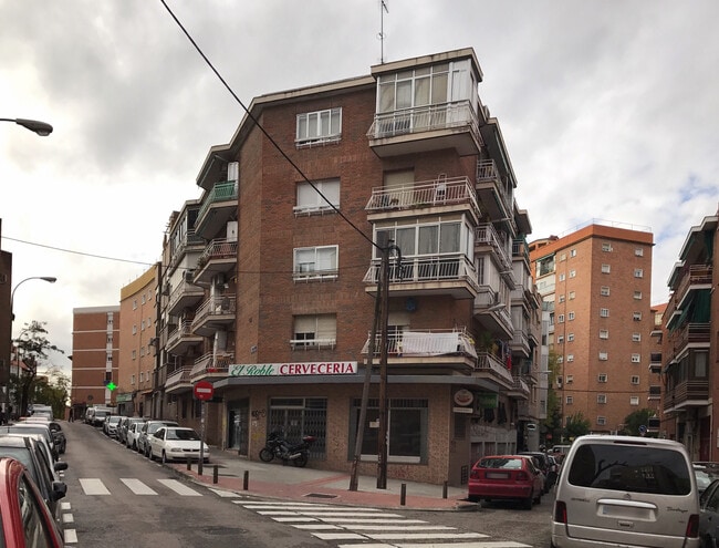 Más detalles de Calle Apóstol Santiago, 49, Madrid - Edificio residencial​ en venta