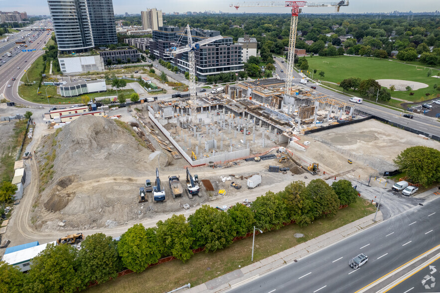 300-304 The East Mall, Toronto, ON en alquiler - Foto del edificio - Imagen 2 de 3