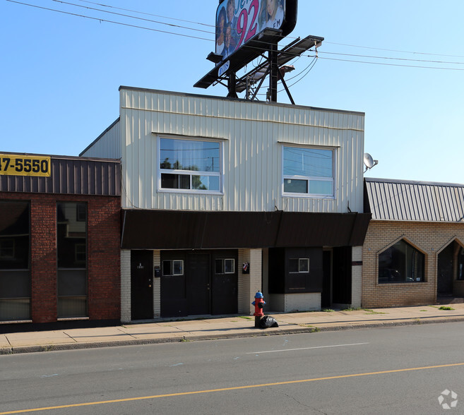 1221-1223 Main St E, Hamilton, ON en venta - Foto principal - Imagen 1 de 3