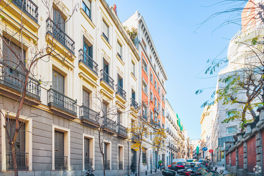 Calle los Madrazo, 28, Madrid, Madrid en alquiler - Foto del edificio - Imagen 2 de 4