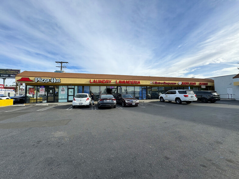 8646-8658 Woodman Ave, Arleta, CA en alquiler - Foto del edificio - Imagen 2 de 5