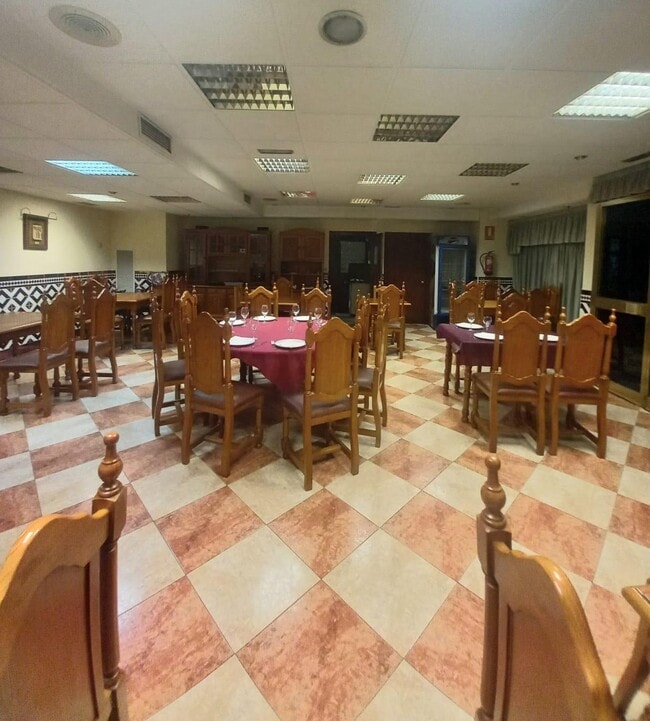 Más detalles de Avenida Ronda de los Tejares, 34, Córdoba - Local en venta