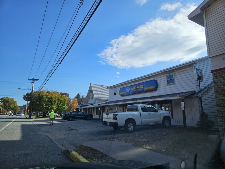 3949 Main St, Warrensburg, NY en venta - Foto del edificio - Imagen 2 de 6