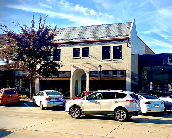 239 N Old Woodward Ave, Birmingham, MI en alquiler - Foto del edificio - Imagen 1 de 2