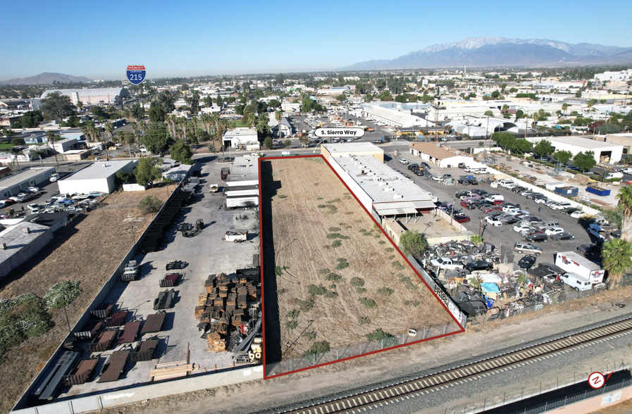 393 S Sierra Way, San Bernardino, CA en venta - Foto del edificio - Imagen 3 de 7