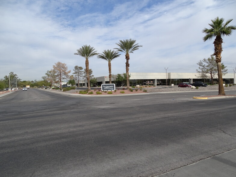 7 Cactus Garden Dr, Henderson, NV en alquiler - Foto del edificio - Imagen 2 de 33