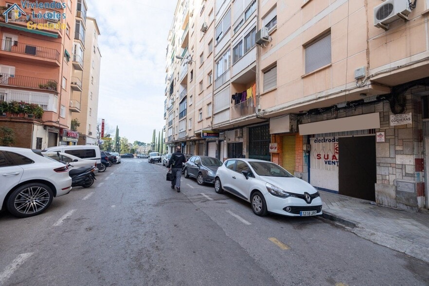 Local en Granada, Granada en venta - Foto del edificio - Imagen 2 de 15