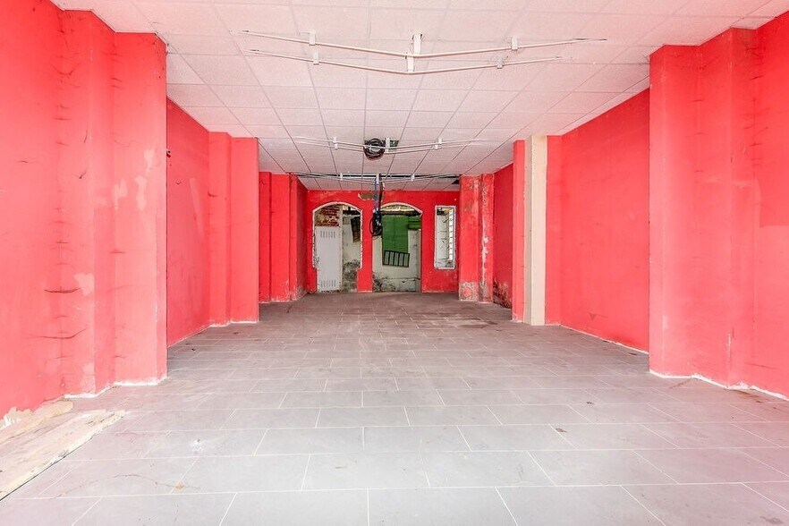 Local en León, León en venta - Foto del edificio - Imagen 3 de 11