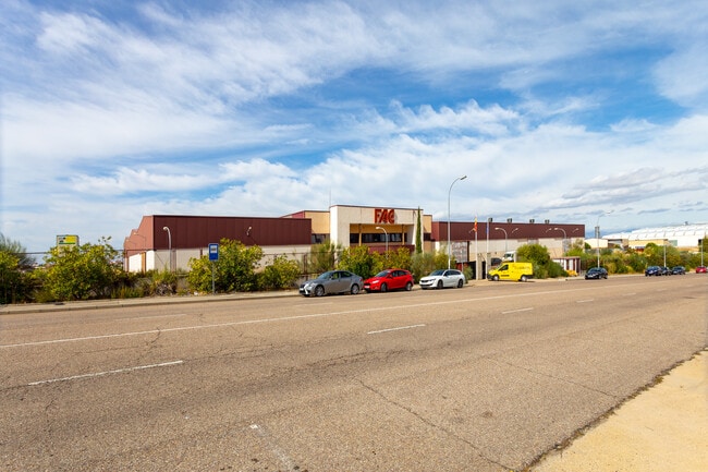 Más detalles de Avenida de la Constitución, 108, Casarrubios del Monte - Nave en alquiler