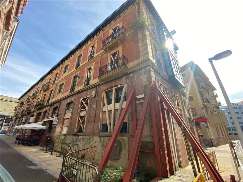 Local en Torrelavega en venta - Foto del edificio - Imagen 1 de 16