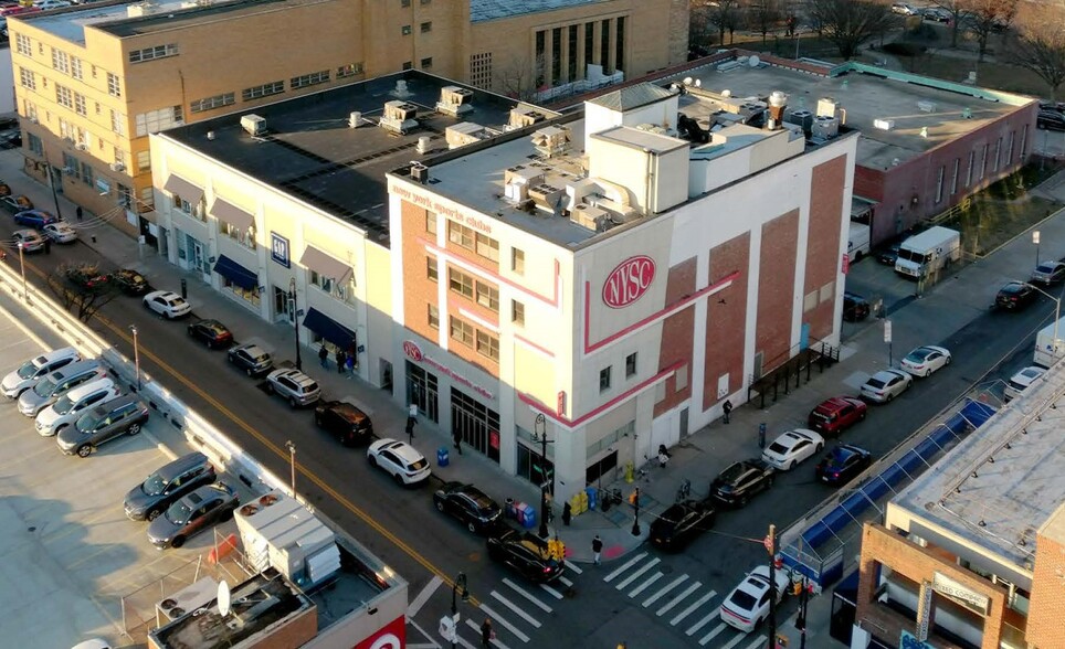 6947 Austin St, Forest Hills, NY en alquiler - Foto del edificio - Imagen 3 de 6