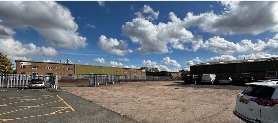 Empire Clos, Aldridge en alquiler - Foto del edificio - Imagen 2 de 5