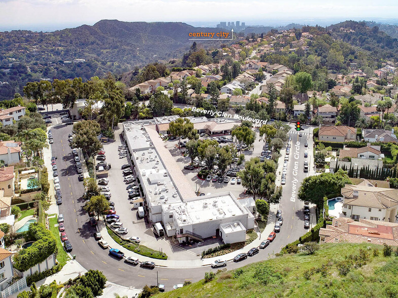 2920-2964 N Beverly Glen Cir, Los Angeles, CA en alquiler - Foto del edificio - Imagen 2 de 7