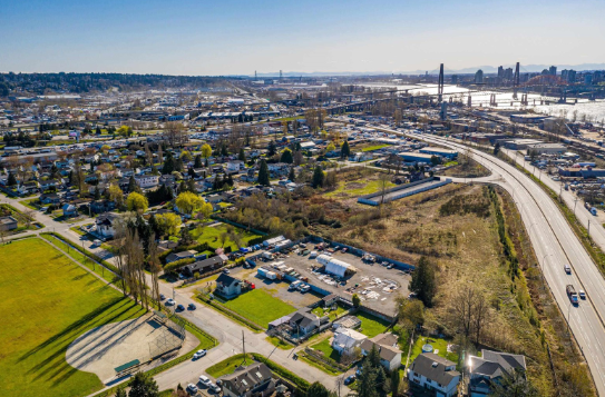 12513 114 Av, Surrey, BC en venta - Foto del edificio - Imagen 3 de 3