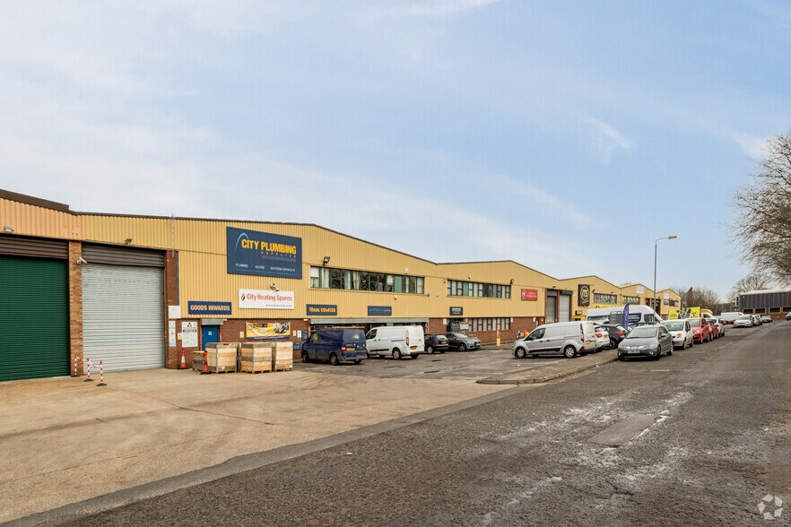 Waltham Park Way, London en alquiler - Foto del edificio - Imagen 2 de 3