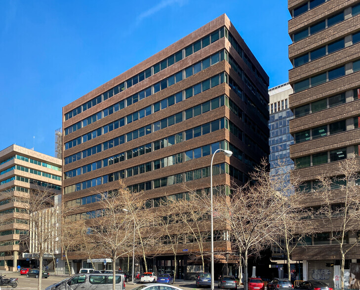 Calle Poeta Joan Maragall, 38, Madrid, Madrid en alquiler - Foto del edificio - Imagen 2 de 3