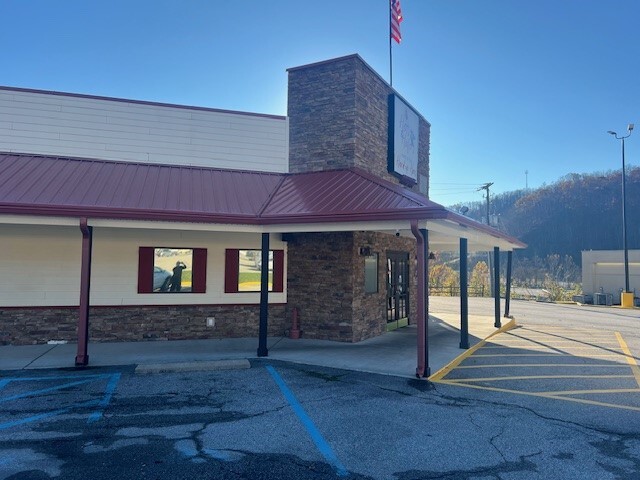 109 Crossings Mall, Elkview, WV en alquiler - Foto del edificio - Imagen 2 de 22