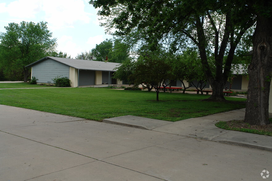 9112 E Central Ave, Wichita, KS en alquiler - Foto del edificio - Imagen 2 de 11