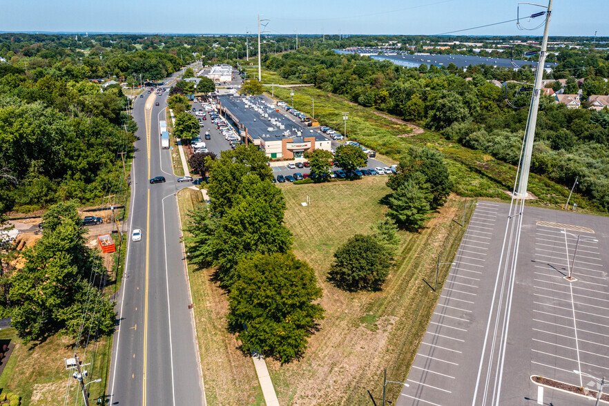 337 Applegarth Rd, Monroe Township, NJ en alquiler - Foto del edificio - Imagen 1 de 11