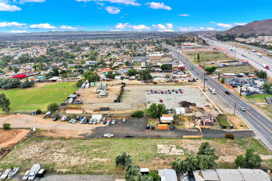 7081 Valley Way, Jurupa Valley, CA en venta - Foto del edificio - Imagen 2 de 2