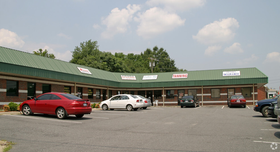 2001 N Cannon Blvd, Kannapolis, NC en alquiler - Foto del edificio - Imagen 2 de 11