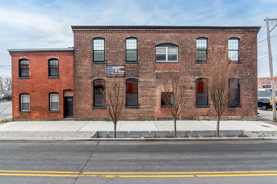 248 Pine St, Pawtucket, RI en venta - Foto del edificio - Imagen 2 de 28