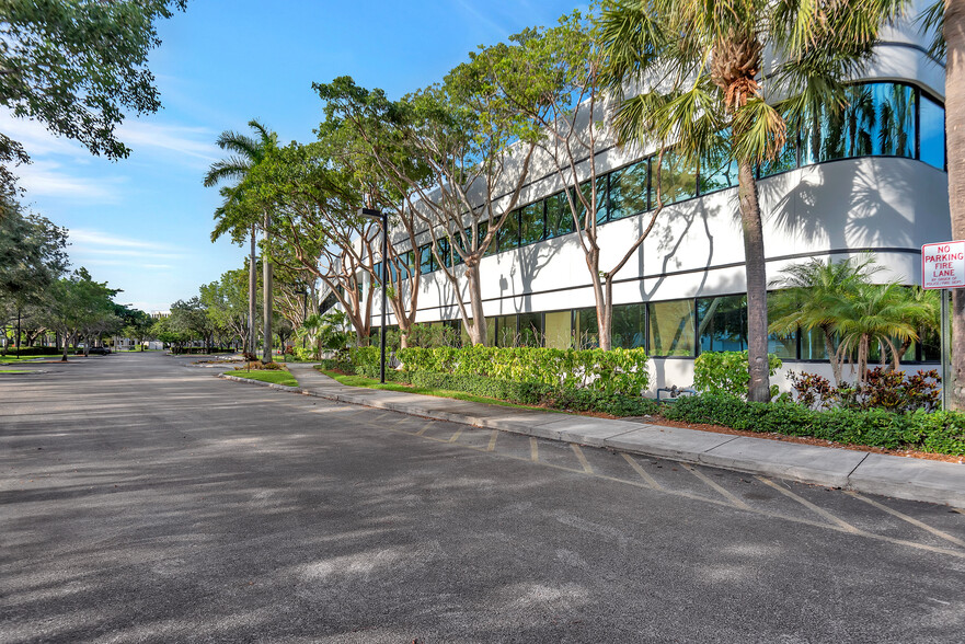 13680 NW 5th St, Sunrise, FL en venta - Foto del edificio - Imagen 3 de 10