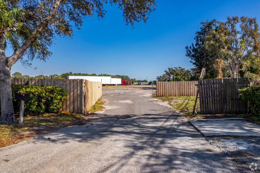 700 40th St S, Saint Petersburg, FL en alquiler - Foto del edificio - Imagen 2 de 15