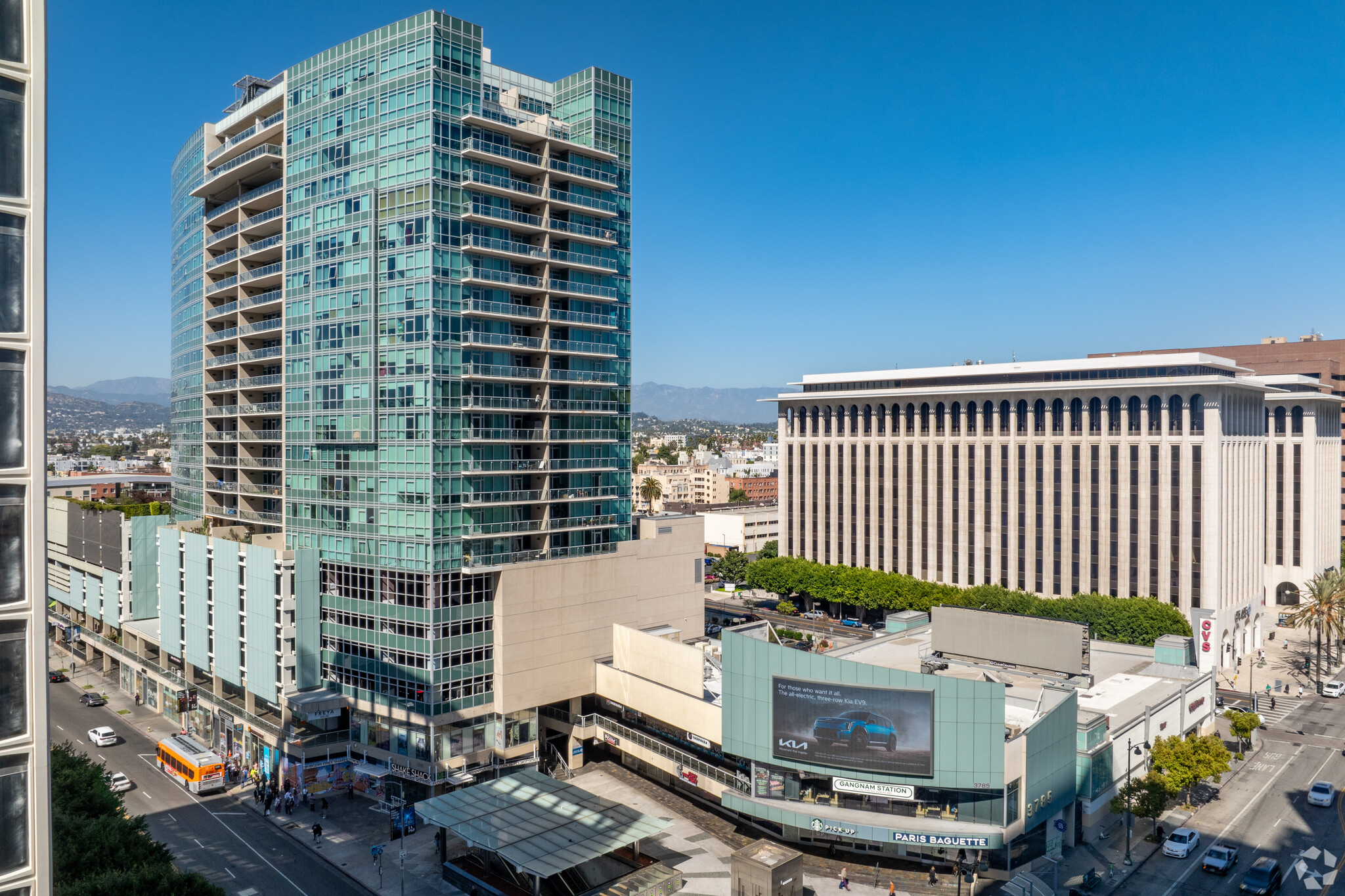 3785 Wilshire Blvd, Los Angeles, CA en alquiler Foto del edificio- Imagen 1 de 5