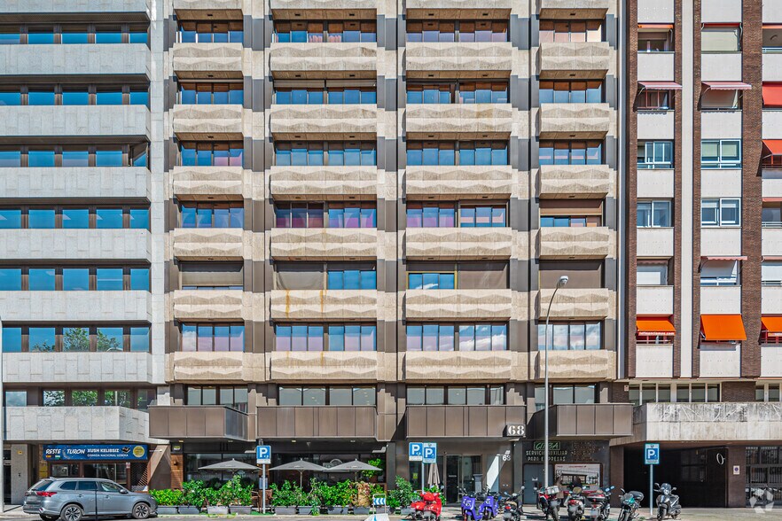 Calle de Orense, 68, Madrid, Madrid en alquiler - Foto del edificio - Imagen 3 de 3