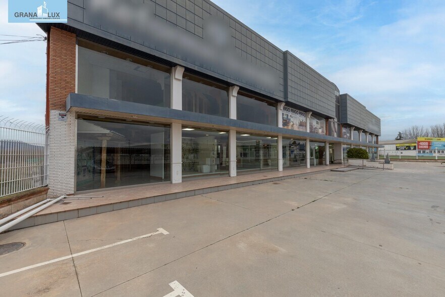 Local en Santa Fe, Granada en venta - Foto del edificio - Imagen 2 de 34