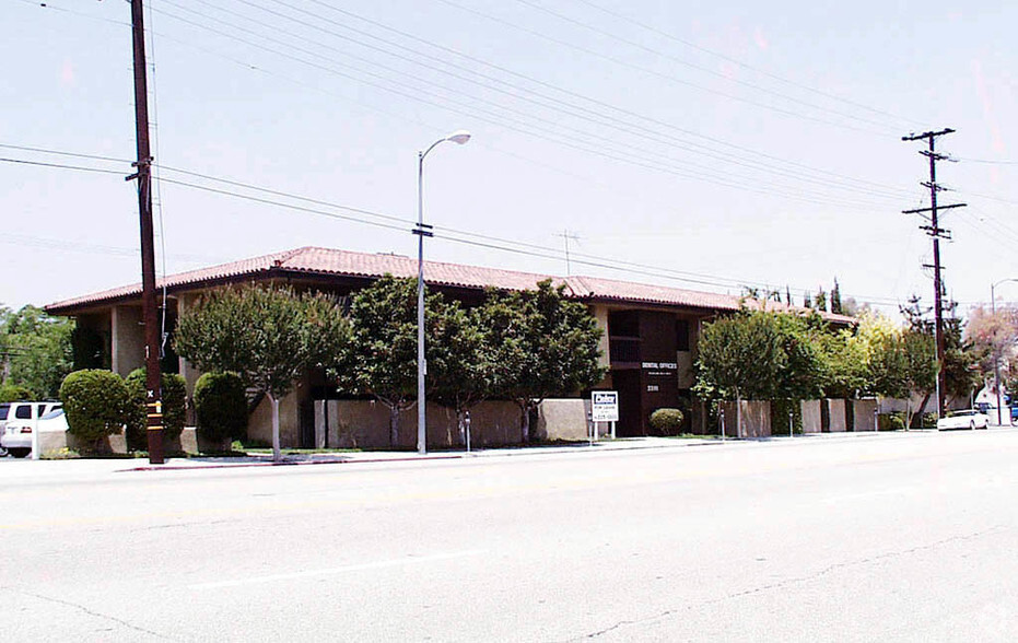 23111 Ventura Blvd, Woodland Hills, CA en alquiler - Foto del edificio - Imagen 2 de 30