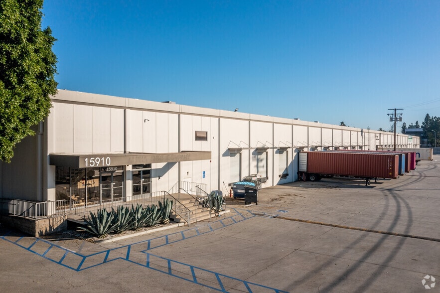 15910-15912 Valley View Ave, La Mirada, CA en alquiler Foto del edificio- Imagen 1 de 9