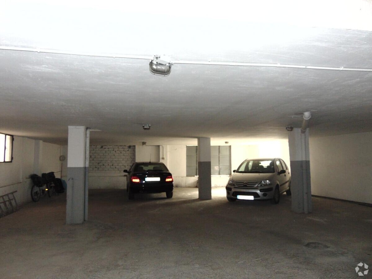 Calle Tiemblo, Ávila, AVI 05002 - Unidad Puerta 00, Esc. 1 - - Foto del interior - Image 2 of 5