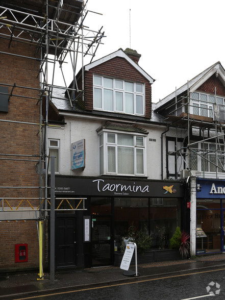 7 High St, Crawley en alquiler - Foto del edificio - Imagen 2 de 3