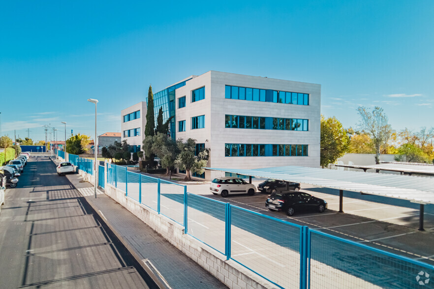 Calle Sierra de Cazorla, 1, Las Rozas de Madrid, Madrid en alquiler - Foto del edificio - Imagen 3 de 12