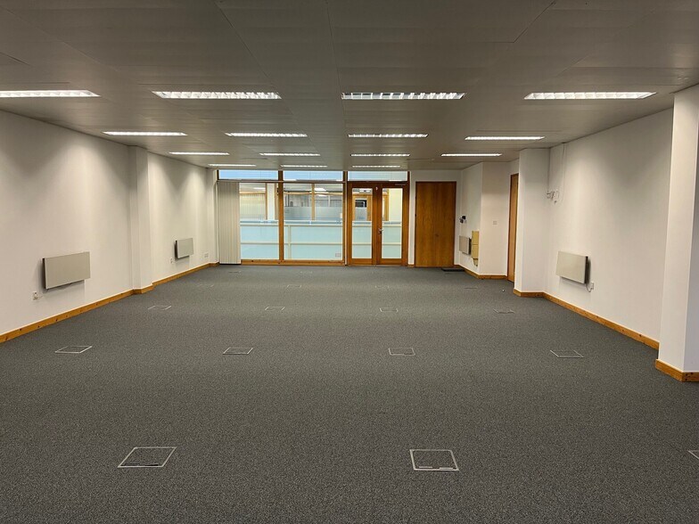 Chalkdell Dr, Milton Keynes en alquiler - Foto del edificio - Imagen 1 de 33