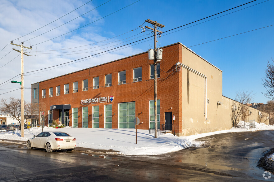 265 Av Dunbar, Mont-Royal, QC en alquiler - Foto del edificio - Imagen 1 de 5