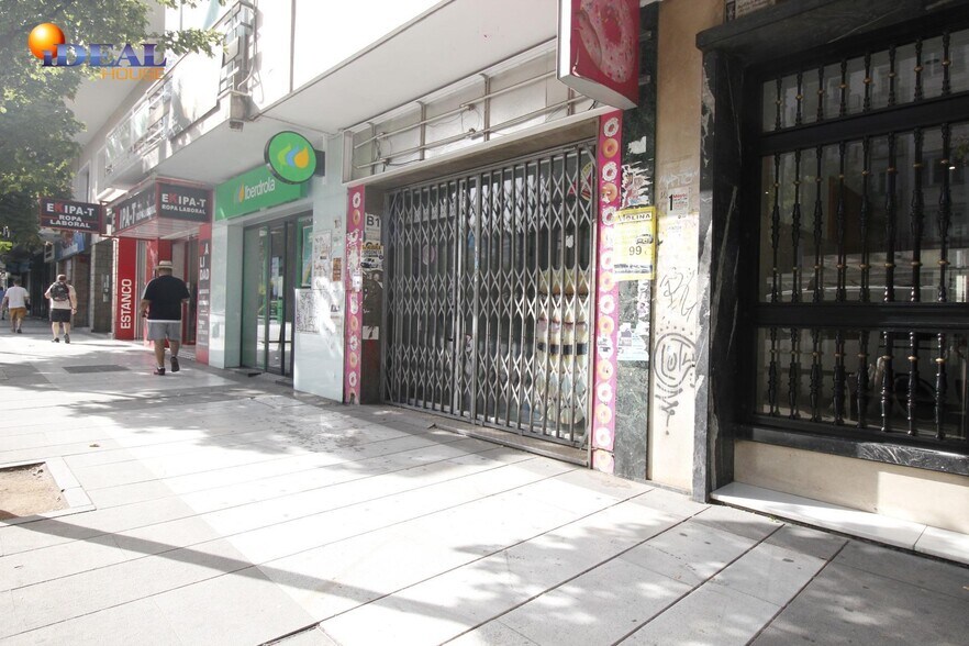 Avenida Constitución, 11, Granada, Granada en alquiler - Foto del edificio - Imagen 2 de 16