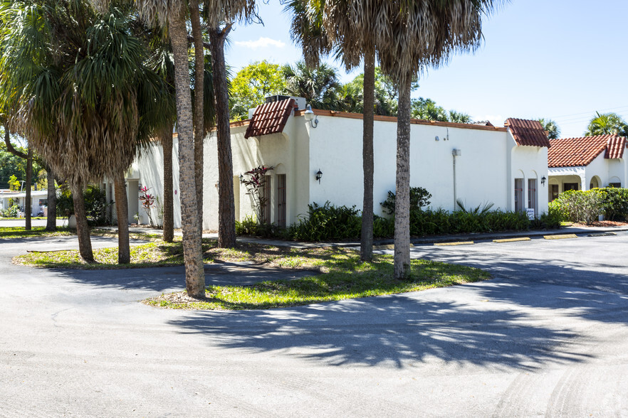 72 Pondella Rd, North Fort Myers, FL en alquiler - Foto del edificio - Imagen 3 de 4