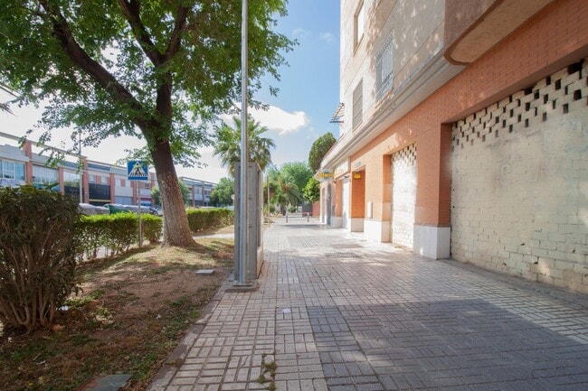 Más detalles de Calle Éufrates, 14, SEVILLA - Local en venta