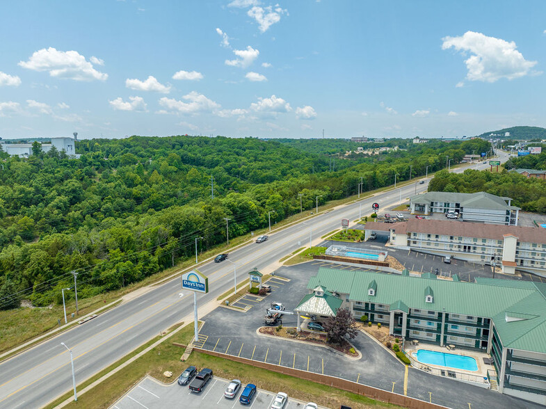 2315-2345 Shepherd Of The Hills Expressway, Branson, MO en venta - Foto del edificio - Imagen 2 de 14