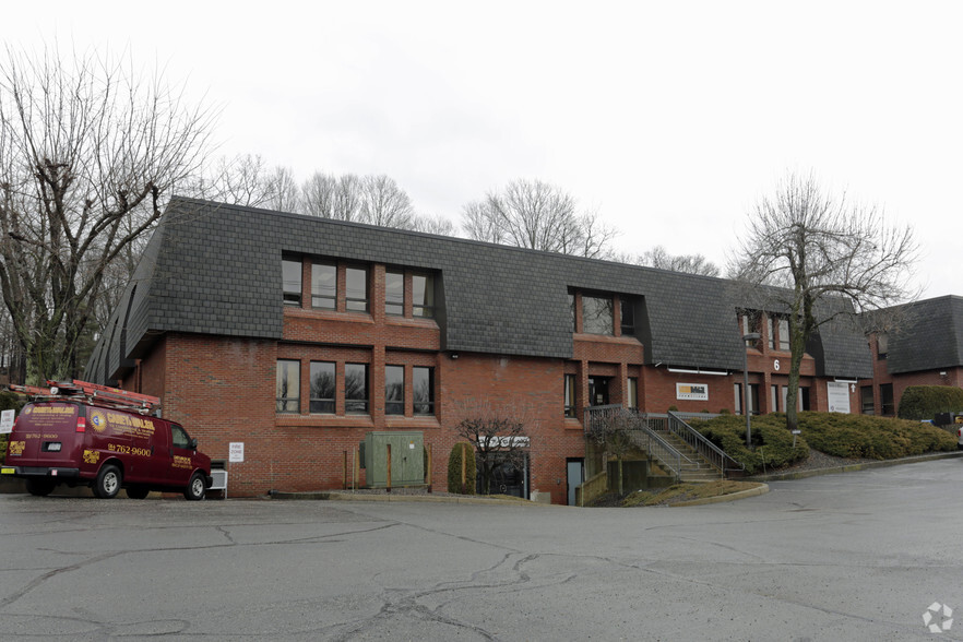 6 Berkshire Blvd, Bethel, CT en venta - Foto del edificio - Imagen 2 de 5