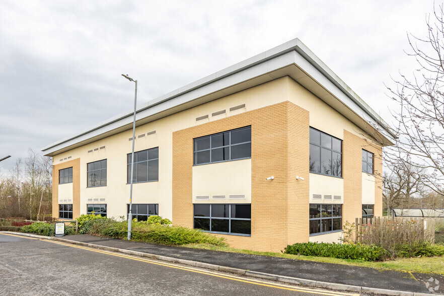 West Cepen Way, Chippenham en venta - Foto del edificio - Imagen 2 de 2