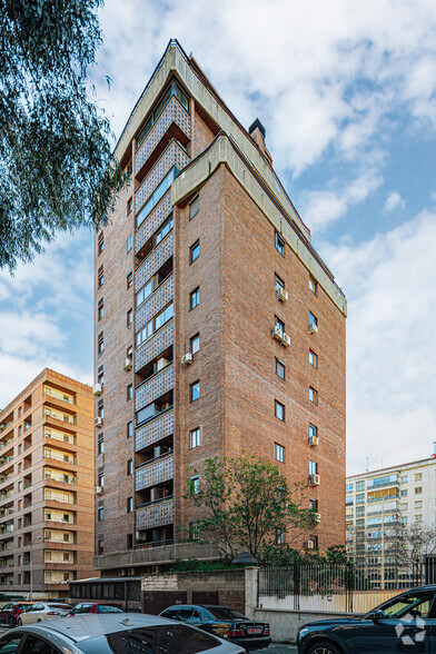 Avenida De Alberto Alcocer, 41, Madrid, Madrid en alquiler - Foto del edificio - Imagen 2 de 2