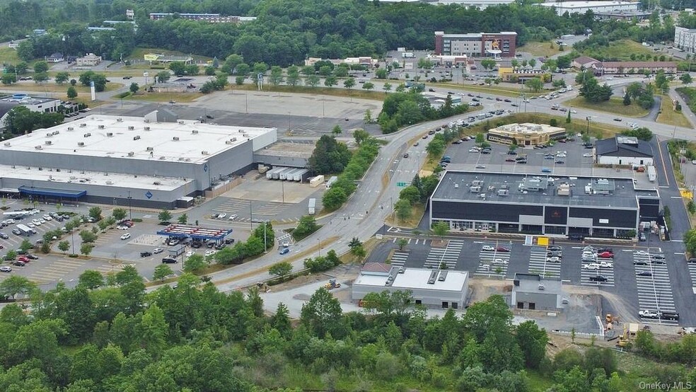 400-600 N Galleria Dr, Middletown, NY en alquiler - Foto del edificio - Imagen 2 de 14