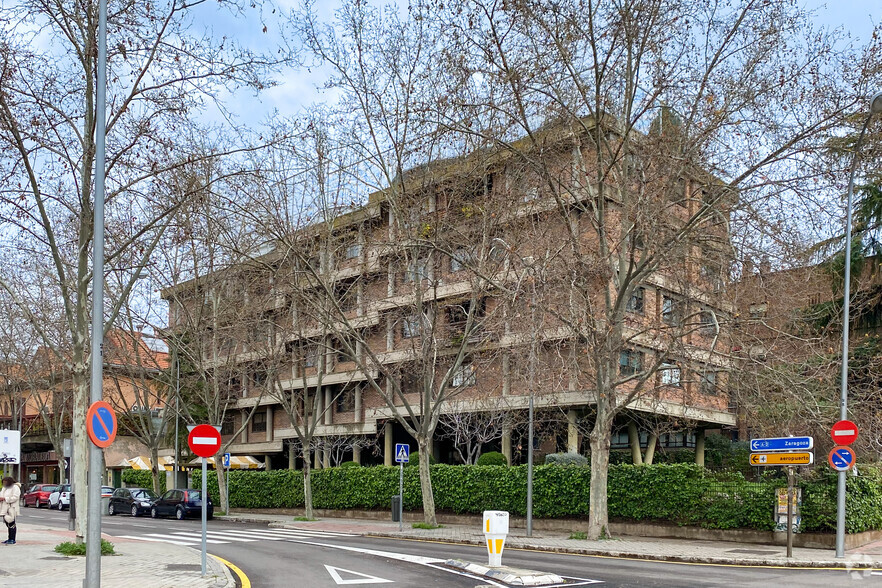 Calle de Agastia, 44, Madrid, Madrid en alquiler - Foto del edificio - Imagen 1 de 2